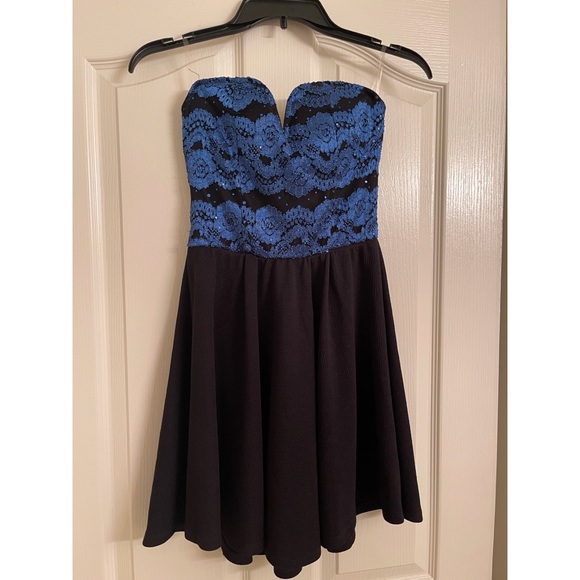 Dress - Picture 2 of 5